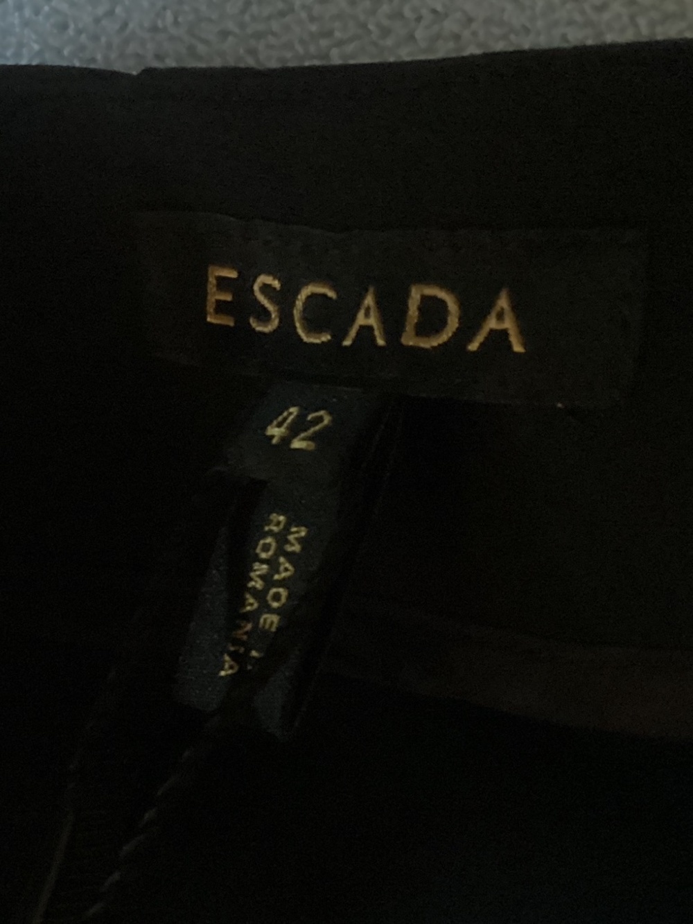 Escada Capris - Picture 4 of 7